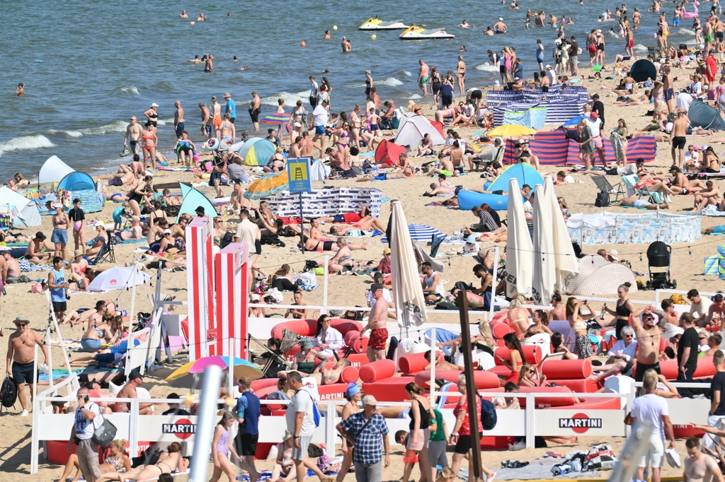 Temperatury rosną, coraz więcej ludzi jedzie nad morze