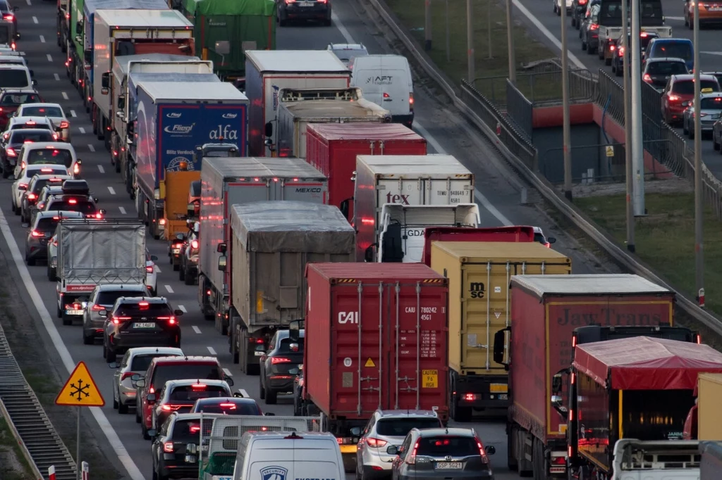 Zakaz ruchu dla kierowców wchodzi w życie już dziś o 18:00. Utrudnienia na pół tygodnia.