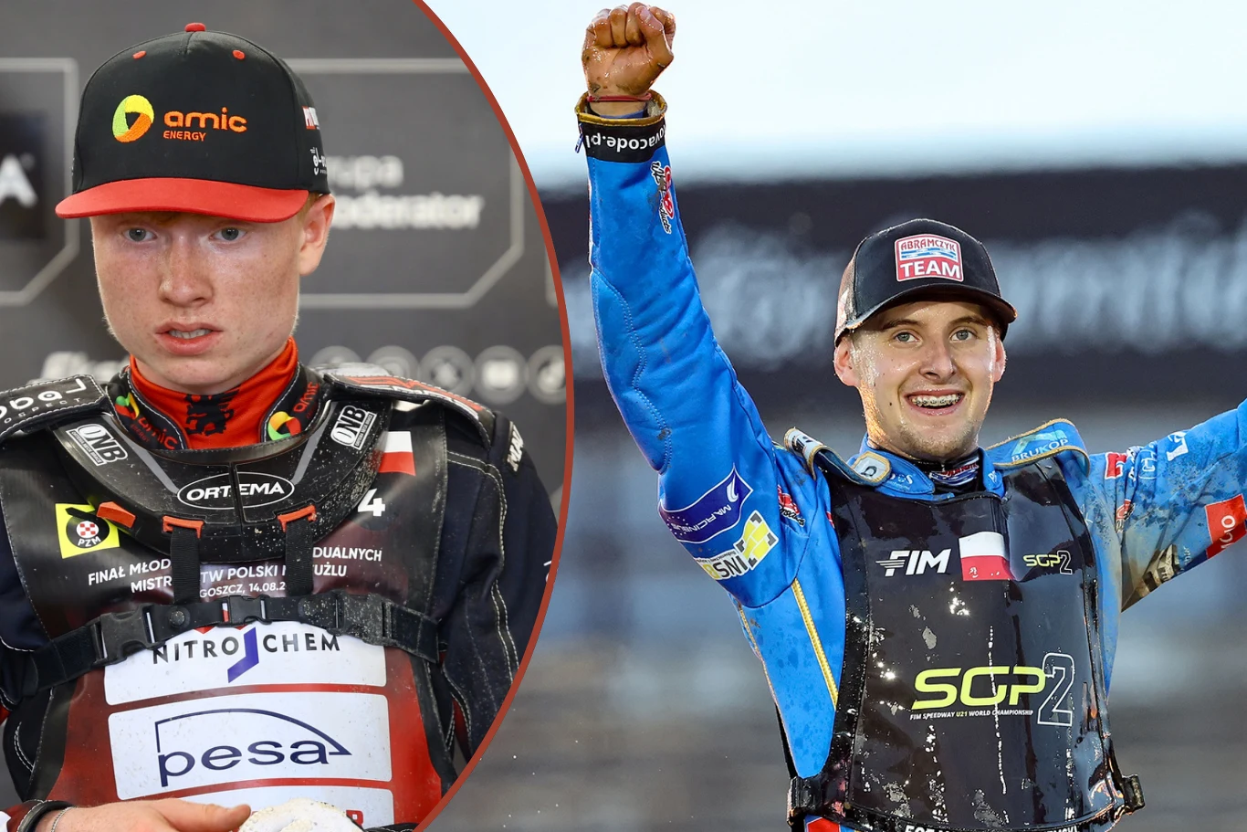 Dwie osoby w kombinezonach żużlowych, po lewej stronie młody mężczyzna w czapeczce z logo sponsora, po prawej sportowiec w niebieskim kombinezonie z podniesionymi rękami w geście radości, obaj widoczni na tle stadionu żużlowego.