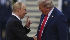 Prezydent Rosji Władimir Putin i jego amerykański odpowiednik Donald Trump w Anchorage na Alasce