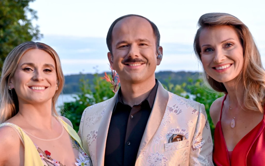 Na "Biesiadzie na poprawiny" pojawił się tłum gwiazd. Na zdjęciu Kajra, Sławomir i Joanna Moro