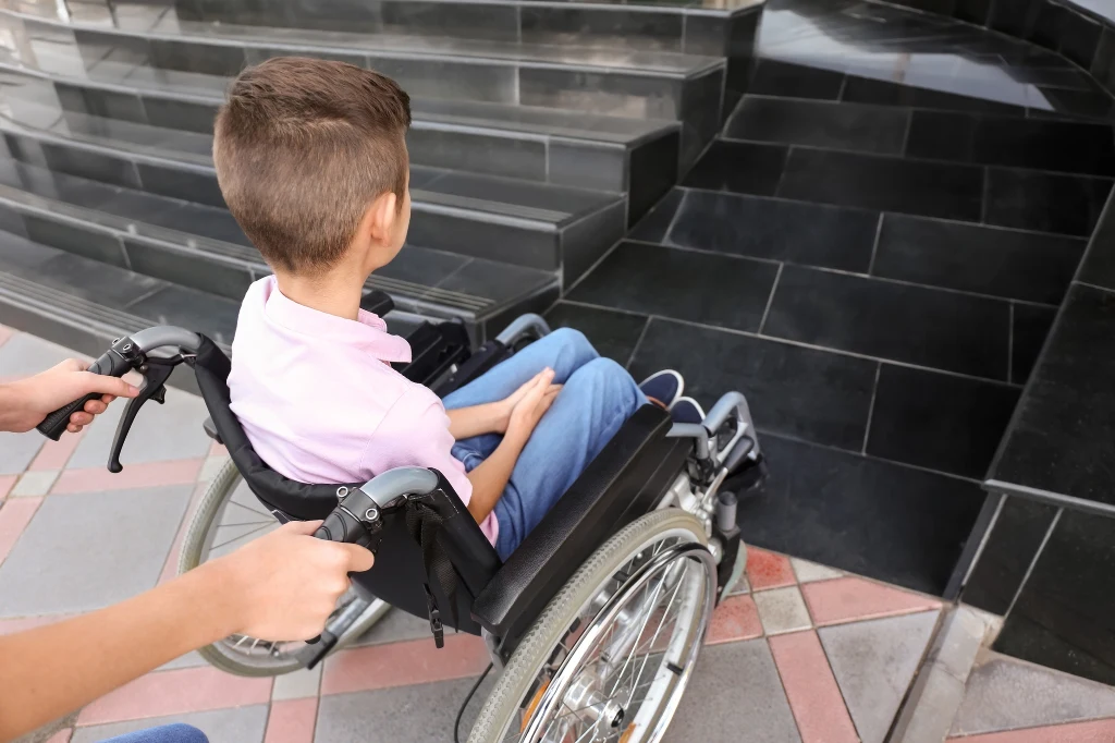 Jakie świadczenia przysługują na niepełnosprawne dziecko? Ile pieniędzy otrzymują rodzice?