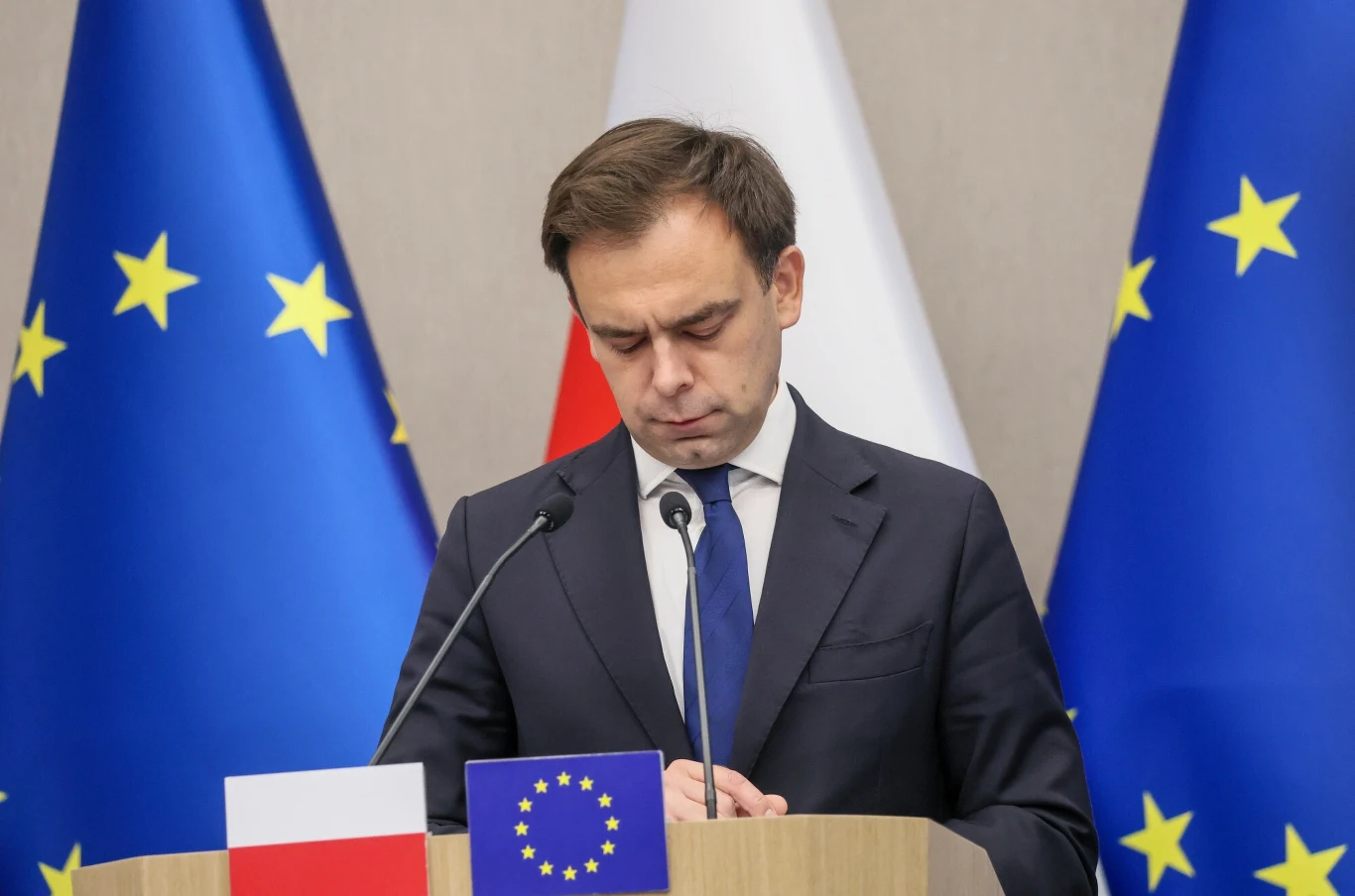 Domański mówi o pieniądzach dla nauczycieli. "Środki się znajdą" Resort finansów i jego szef Andrzej Domański stają przed rosnącym ryzykiem nowelizacji budżetu 2025 - oceniają ekonomiści