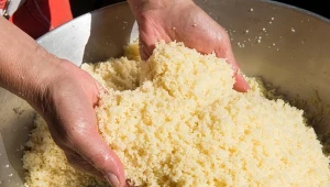 Kuskus pod względem wartości odżywczych przypomina makaron z oczyszczonej mąki pszennej