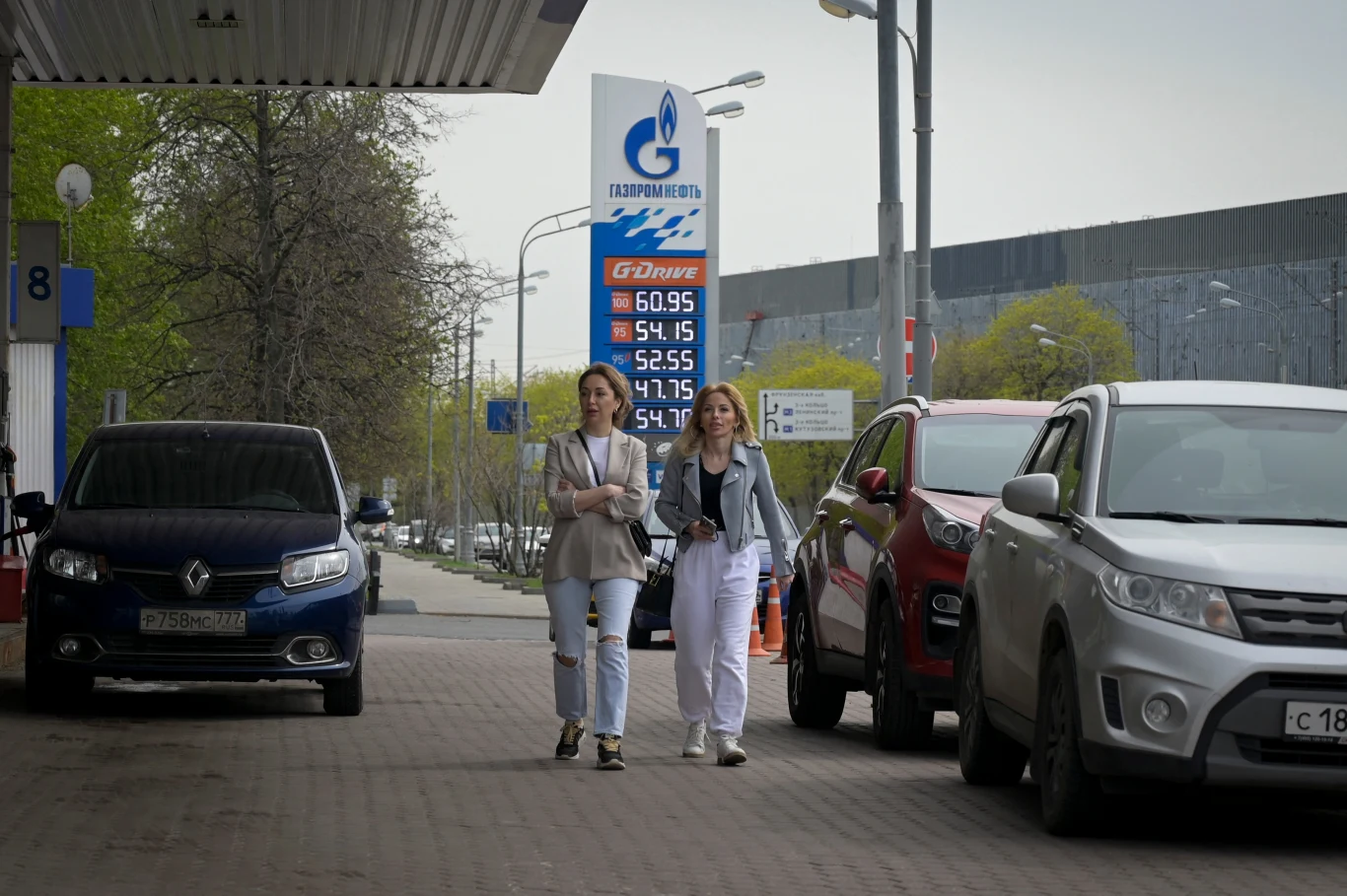 Na części terytorium Rosji wprowadzono kartki na benzynę Na części terytorium Rosji wprowadzono kartki na benzynę