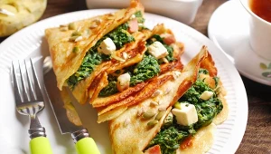 Naleśniki ze szpinakiem i fetą to sycący obiad dla całej rodziny