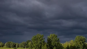 Tak powstaje sztuczny deszcz. Zasiewanie chmur jest coraz popularniejsze
