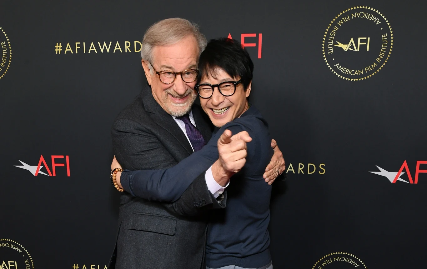 Steven Spielberg i Ke Huy Quan w 2023 roku