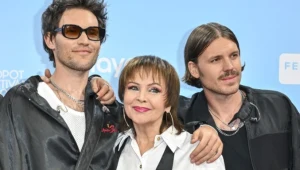 Zespół BEMY (Mattia i Elie Rosinski) z Izabelą Trojanowską podczas Top of the Top Sopot Festival 2025