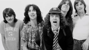Malcolm Young, Bon Scott, Angus Young, Cliff Williams i Phil Rudd z AC/DC