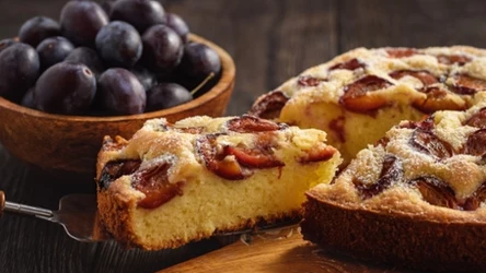 Ciasto ze śliwkami bez miksera. Wszystko wymieszasz w jednej misce