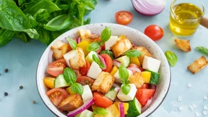 Sałatka włoska w 15 minut. Prosty sposób na lekki lunch