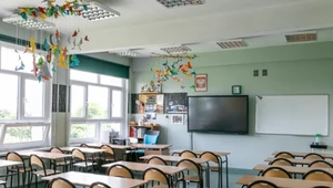 Nauczycieli brakuje na potęgę. Co naprawdę oferują szkoły?