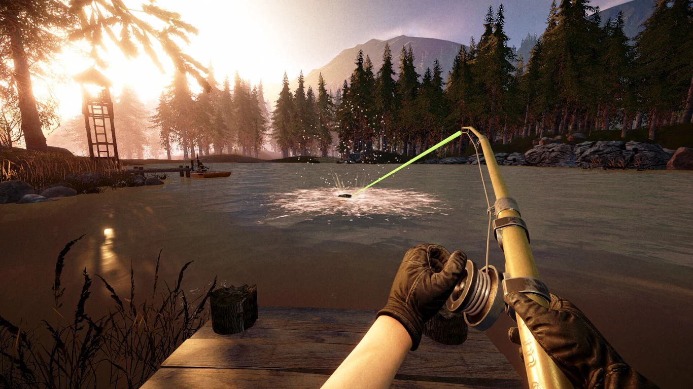 Out Fishing Ręce osoby trzymającej wędkę podczas połowu ryb na jeziorze, promienie zachodzącego słońca oświetlają taflę wody, w tle las iglasty i góry, na jeziorze widoczne inne łodzie z wędkarzami.
