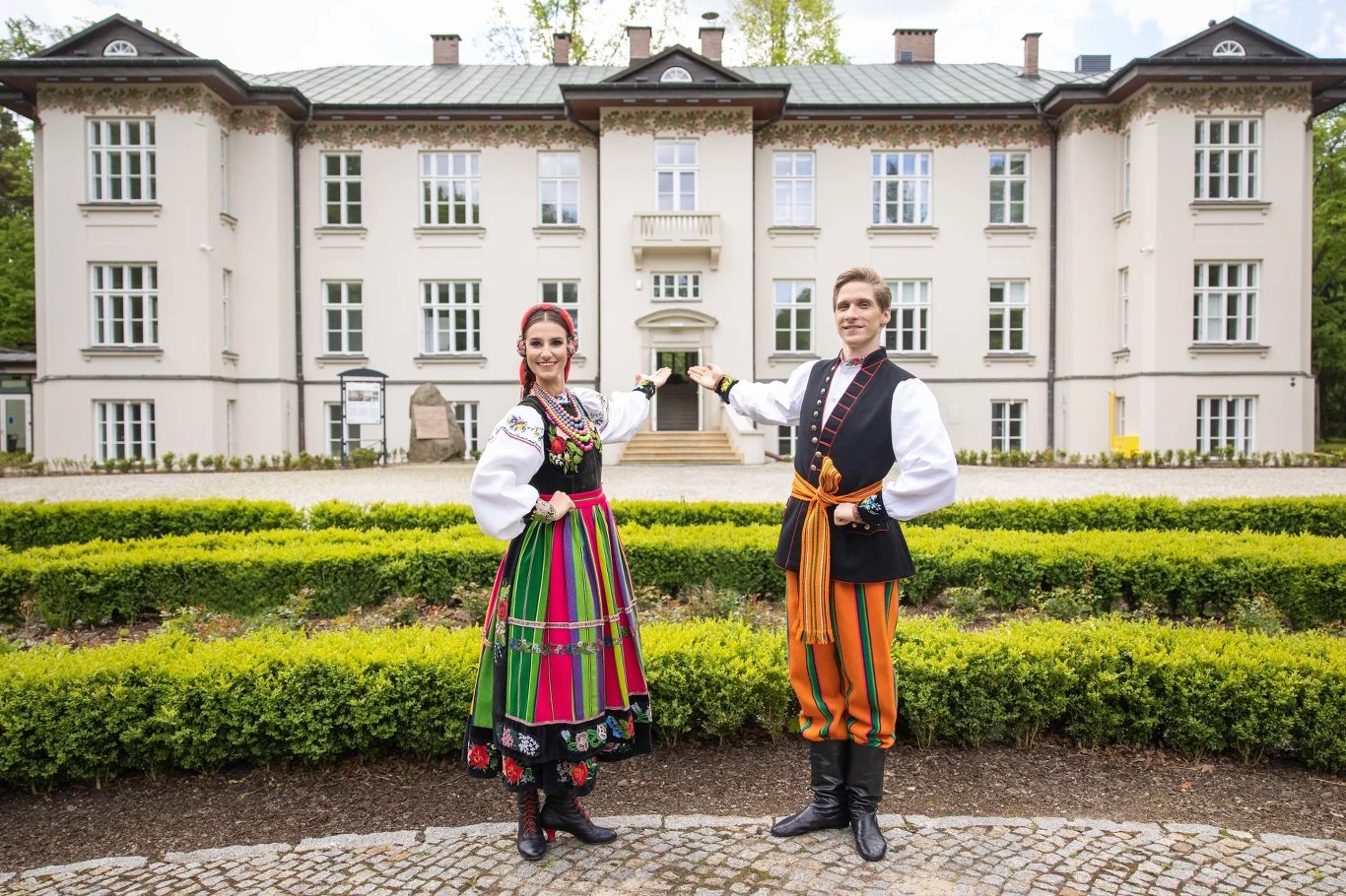 Pałac Karolin - Centrum Folkloru Polskiego Pałac Karolin - Centrum Folkloru Polskiego
