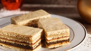 Smakowite ciasto kawowe na herbatnikach