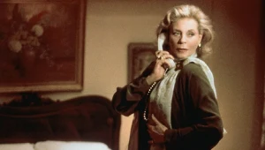 Lauren Bacall na planie filmu „Miłość ma dwie twarze”.