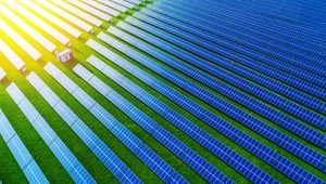 Chiny zmieniają energetykę. Olbrzymia farma słoneczna zasili miliony domów
