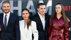 David i Victoria Beckhamowie oraz Brooklyn Beckham i Nicola Peltz