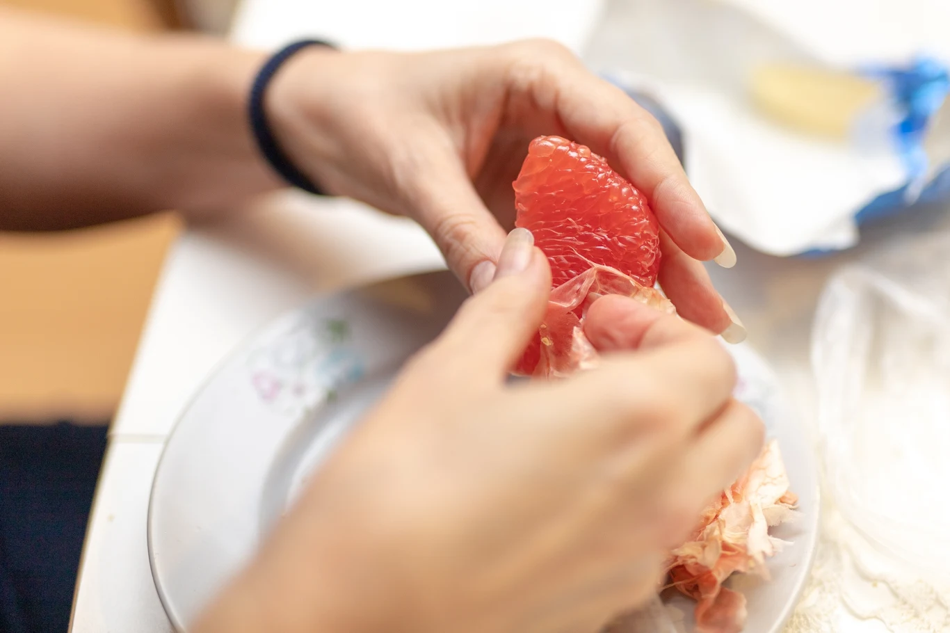Grejpfrut to nie tylko pożywne śniadanie. Można z niego zrobić domowe środki czyszczące. Grejpfrut to nie tylko pożywne śniadanie. Można z niego zrobić domowe środki czyszczące.
