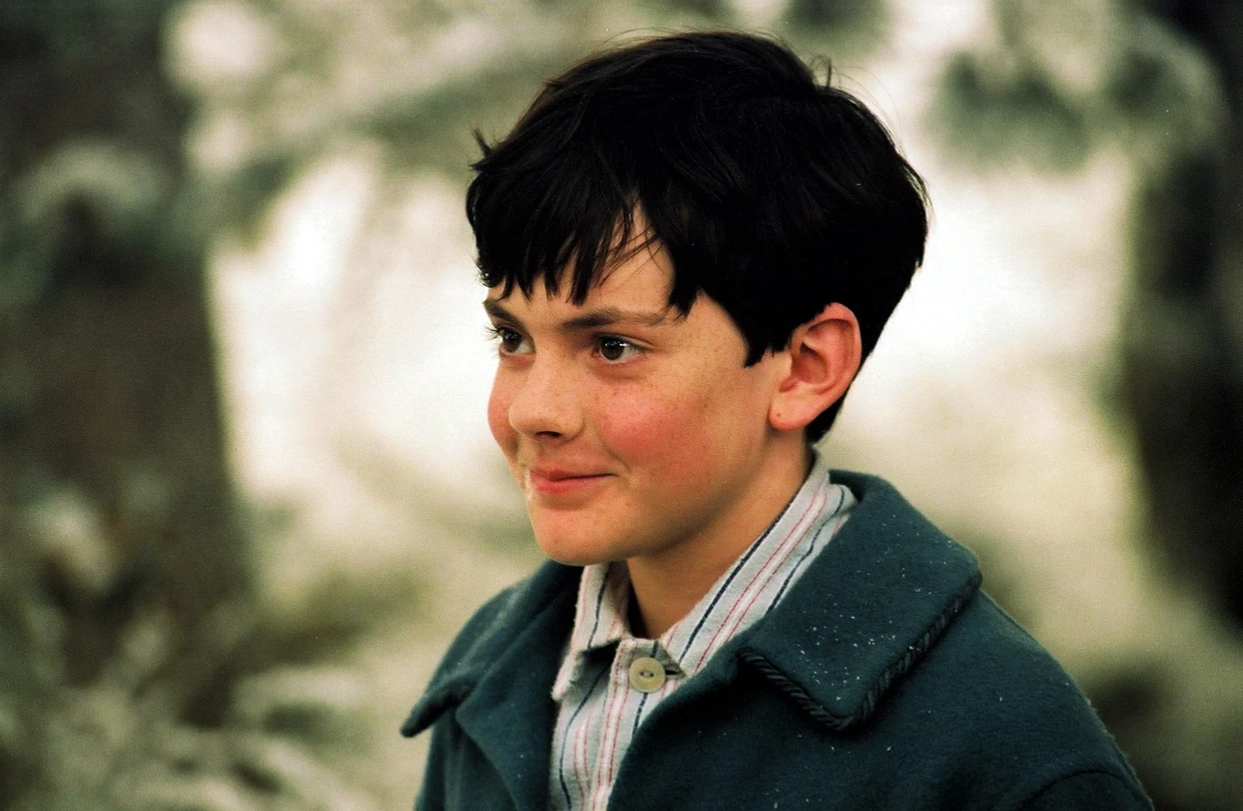Skandar Keynes w filmie "Opowieści z Narnii: Lew, czarownica i stara szafa"