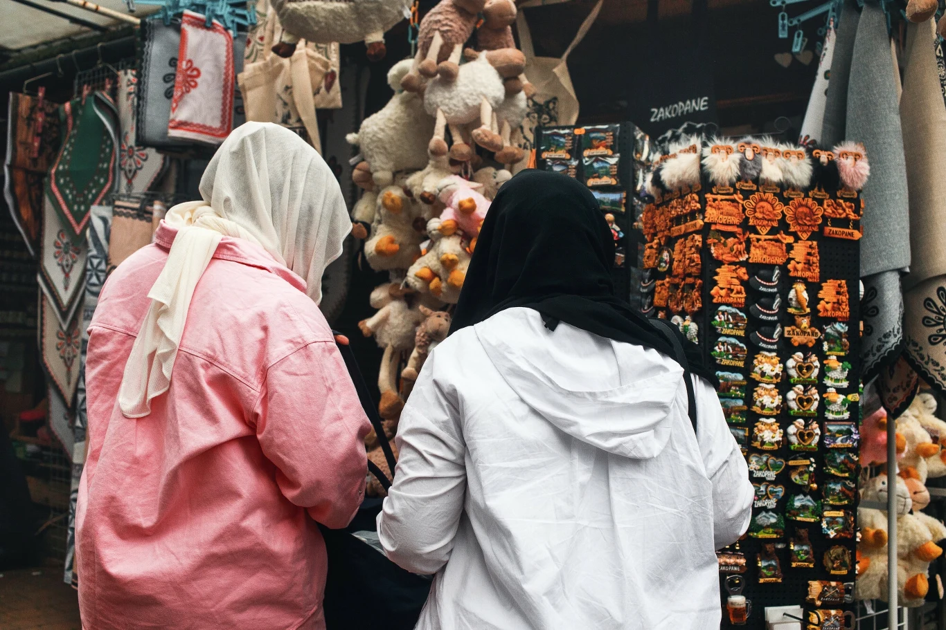 Arabscy turyści mają w tym sezonie ostrożniej wydawać pieniądze. Arabscy turyści mają w tym sezonie ostrożniej wydawać pieniądze.