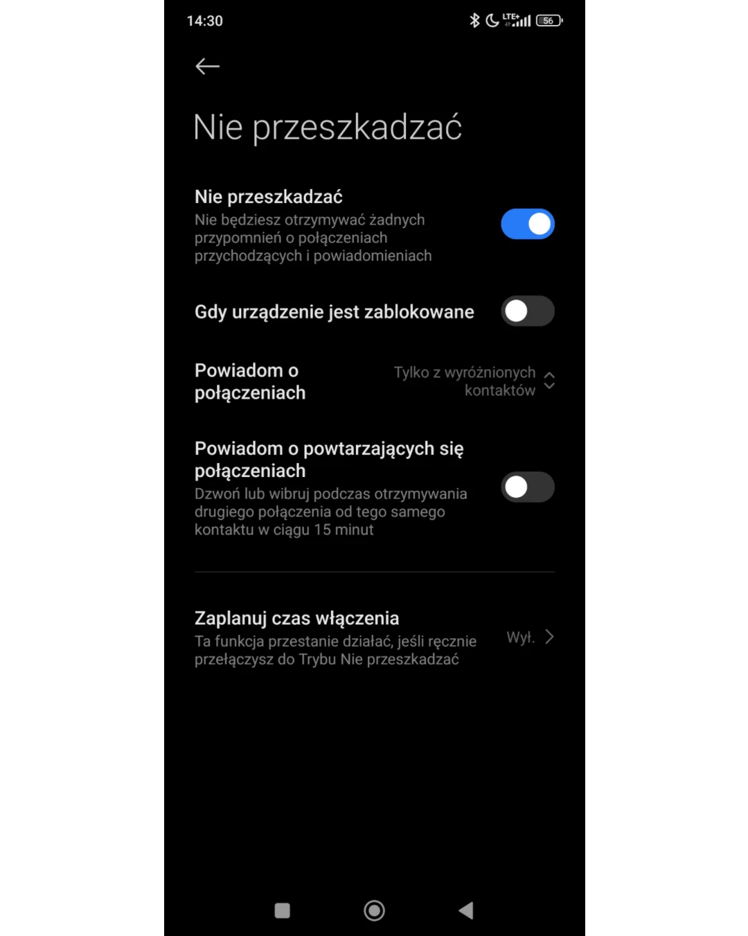 Menu ustawień trybu Nie przeszkadzać w telefonie z systemem Android, z wyraźnie włączoną opcją blokowania powiadomień i połączeń oraz dodatkowymi konfiguracjami dotyczącymi powiadomień i zaplanowania czasu działania tej funkcji.