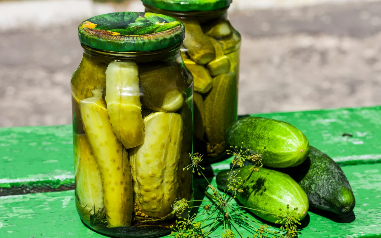 Kiszonki to dobre wsparcie dla jelit. Ogórki małosolne są wyjątkowo cenne