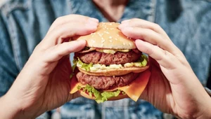 Smakuje jak ten burger, ale jest sałatką. To kulinarny hit domówek