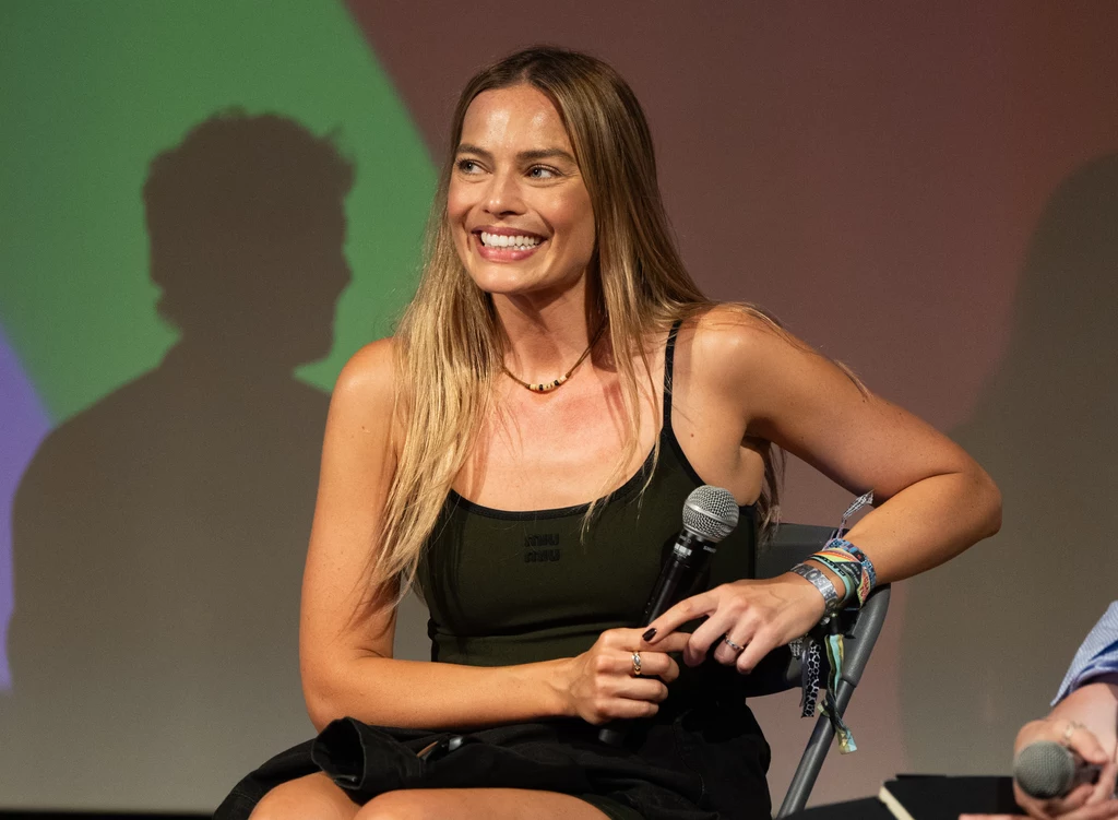 Margot Robbie stawia obecnie na minimalistyczne stylizacje Margot Robbie stawia obecnie na minimalistyczne stylizacje