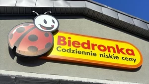 Biedronka rozdaje karty rabatowe. 30 proc. zniżki na zakupy do października.