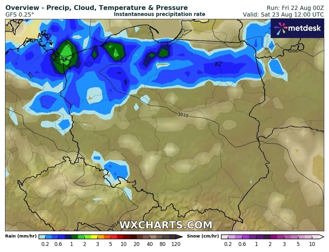 W sobotę ulewy opanują północną i północno-zachodnią część Polski Mapa z prognozą opadów atmosferycznych dla Polski, z intensywnymi strefami deszczu w północnej części kraju oraz oznaczeniami skali opadów i ciśnienia atmosferycznego.