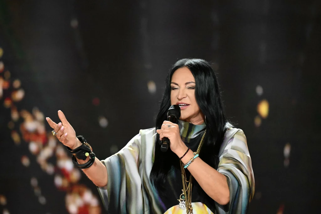 Jedną ze stylizacji Kayah podczas finału Top Of The Top Festival w Sopocie była długa suknia w stylu boho Jedną ze stylizacji Kayah podczas finału Top Of The Top Festival w Sopocie była długa suknia w stylu boho