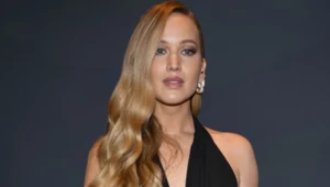 Kupiłaś je na wiosnę, założysz też jesienią. Jennifer Lawrence pokazuje, że baleriny to nie jest hit jednego sezonu