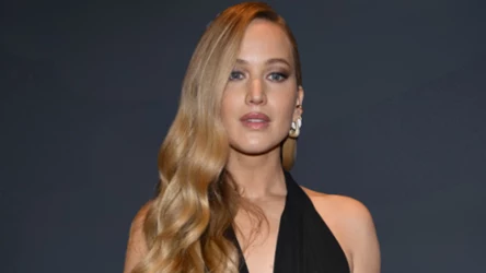 Kupiłaś je na wiosnę, założysz też jesienią. Jennifer Lawrence pokazuje, że baleriny to nie jest hit jednego sezonu
