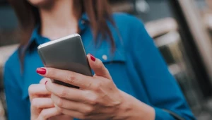 Miliony bakterii w kieszeni – kiedy ostatnio czyściłaś swój telefon?