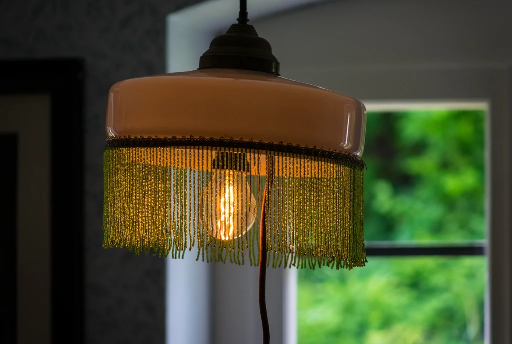 Lampa z frędzlami właśnie zalicza swój wielki powrót