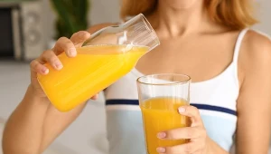 Miks dwóch napojów na złagodzenie stresu. Co zawiera i jak działa "kortyzolowy koktajl"?