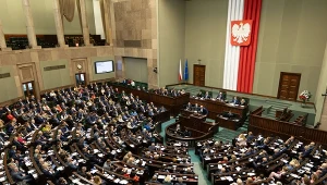 Sala obrad Sejmu. Jest nowy sondaż partyjny