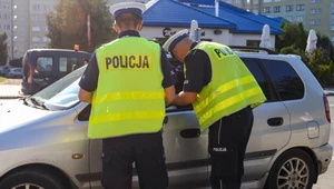 Znak D-42 to prawdziwa pułapka na kierowców. Masowo tracą prawa jazdy