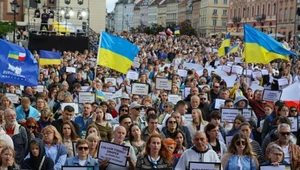Tłumy na ulicach Warszawy z okazji ukraińskiego święta