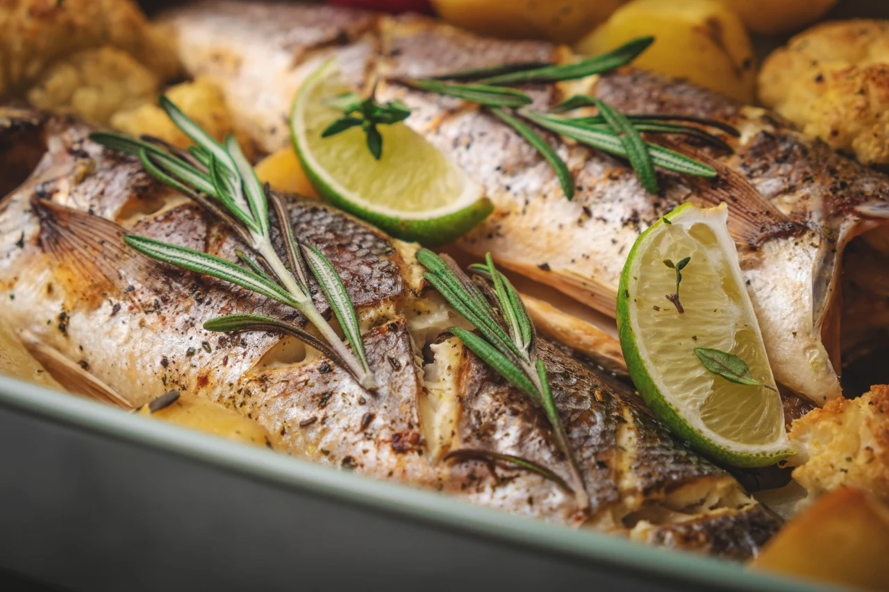 Rozmaryn znakomicie pasuje do dań z ryb