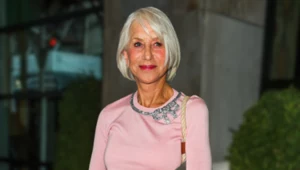 Lekcja stylu Helen Mirren (nie tylko) dla dojrzałych kobiet. Spódnice midi świetnie modelują sylwetkę i będą modne jesienią