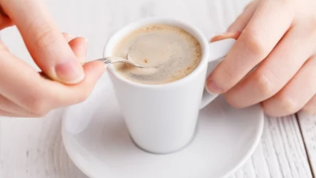 Kawa z nietypowym dodatkiem stawia na nogi i pomaga w odchudzaniu. 