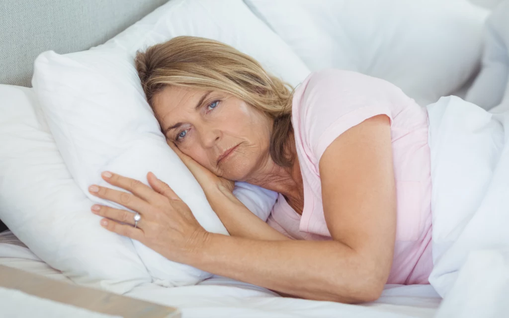 Problemy ze snem dotykają więcej niż połowę kobiet w okresie menopauzy