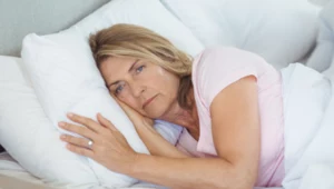 Jak poradzić sobie z problemami ze snem w czasie menopauzy? Trzy drobne zmiany robią wielką różnicę