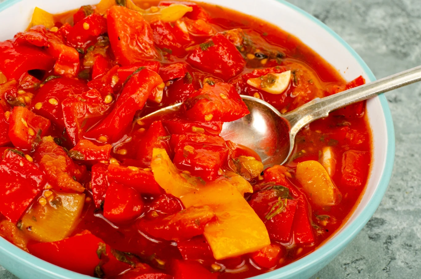 Papryka, ziemniaki i pietruszka mają więcej witaminy C niż cytryna. Co zrobić, by witamina nie "uciekała" z dań? Papryka, ziemniaki i pietruszka mają więcej witaminy C niż cytryna. Co zrobić, by witamina nie "uciekała" z dań?