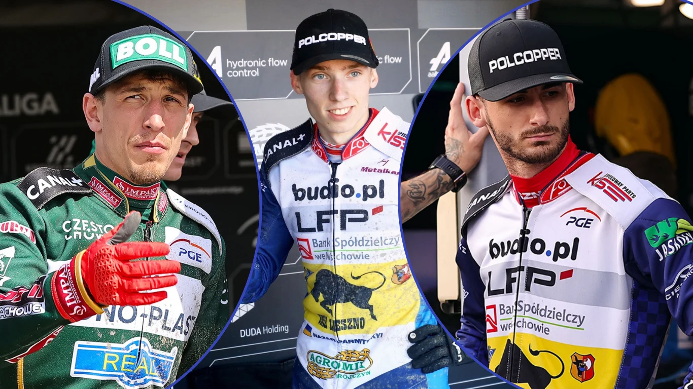 Trzech żużlowców w barwach klubowych, każdy z nich ma na sobie kombinezon z logotypami sponsorów i czapkę z daszkiem, wszyscy są sfotografowani osobno i zestawieni w jeden kadr
