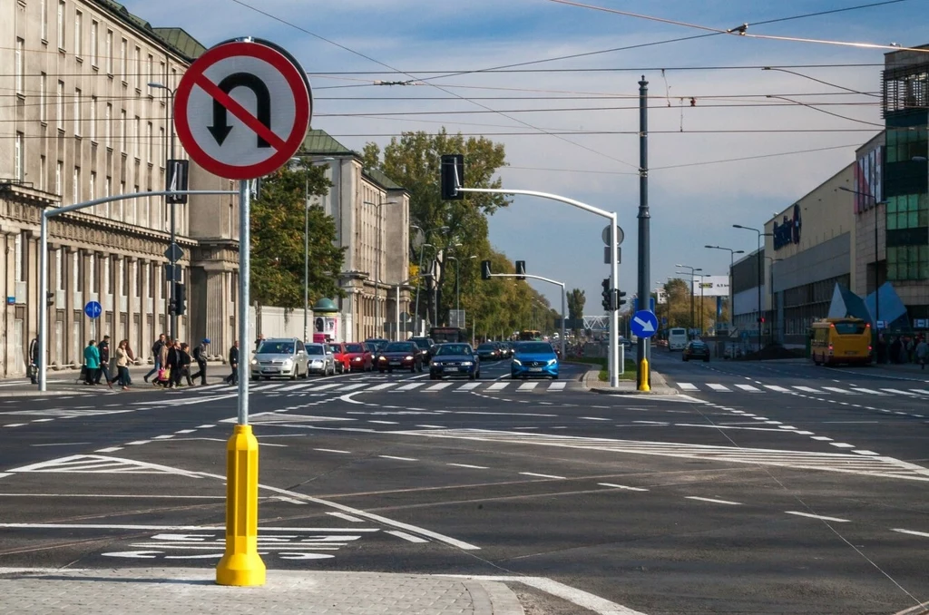 Czy na zakazie zawracania można skręcać w lewo? Czy na zakazie zawracania można skręcać w lewo?