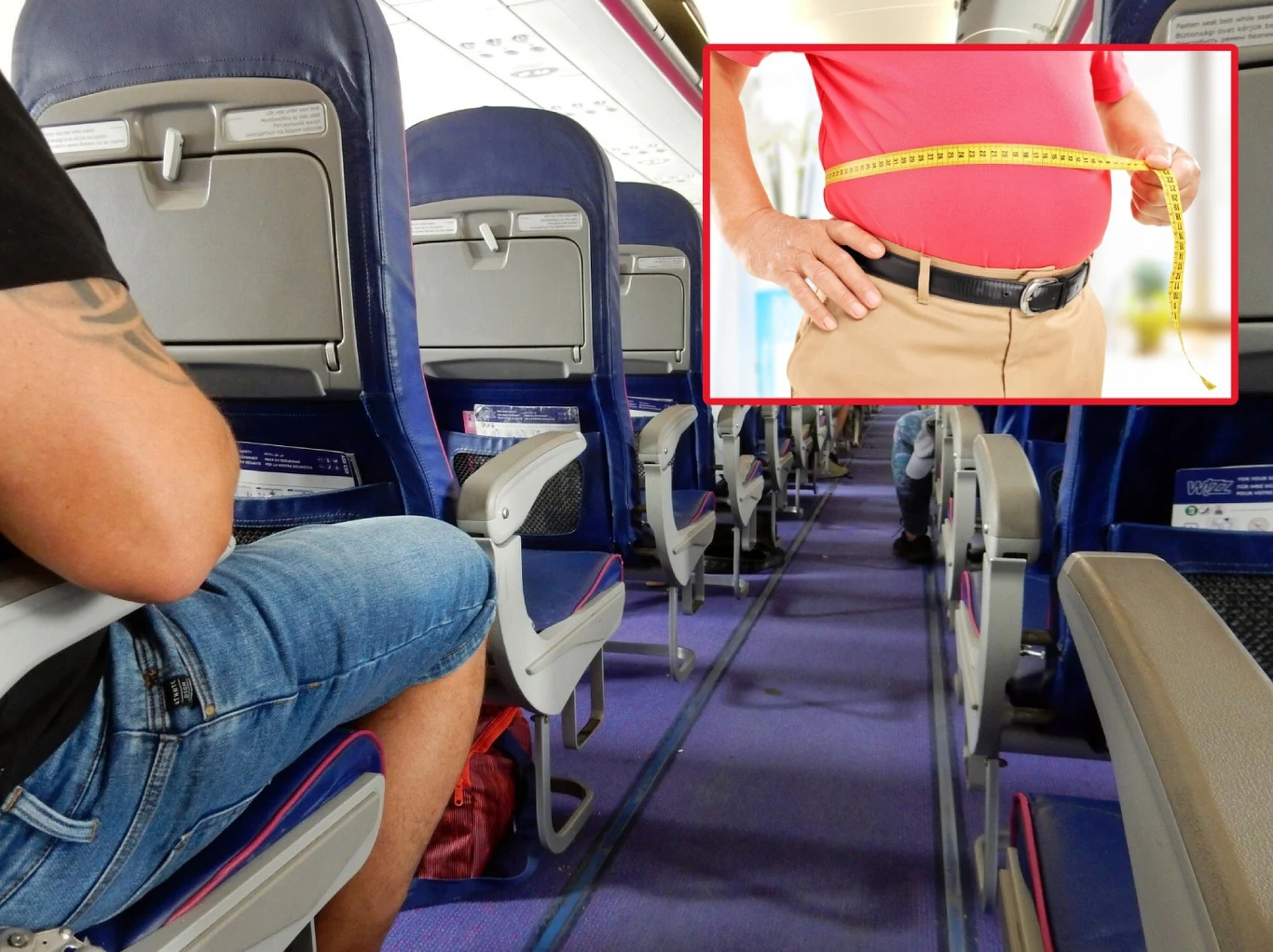 Otyli pasażerowie będą musieli kupić dwa bilety. Tania linia lotnicza zmienia zasady Wąskie przejście między rzędami siedzeń w samolocie pasażerskim, z widoczną osobą w krótkich spodenkach siedzącą po lewej stronie, oraz wstawka przedstawiająca osobę w mierzącą obwód brzucha centymetrem.